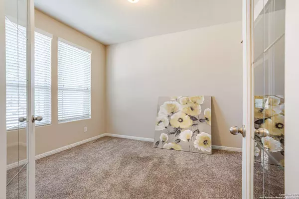 9835 RED IRON CRK, Converse, TX 78109-1067