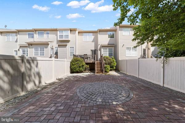 25 GLACIER DR, Berlin, NJ 08009