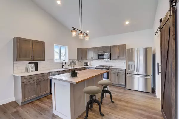 311 Pebble Brook Ln, Lodi, WI 53555