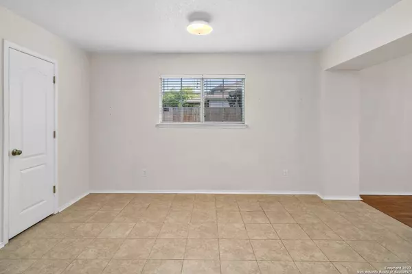 127 CLOVER CRK, San Antonio, TX 78245-2200
