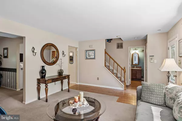 33 SHEFFIELD LN, Mount Laurel, NJ 08054