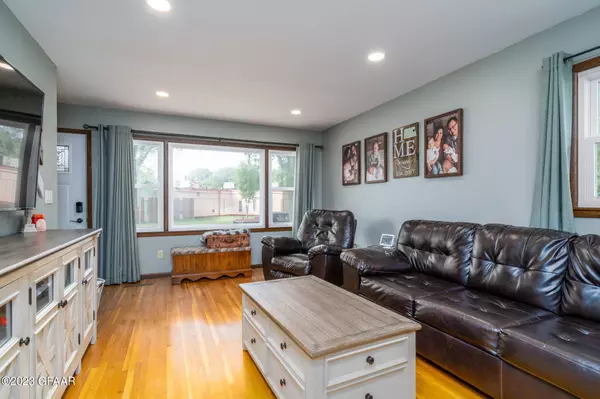 1414 6TH Avenue N, Grand Forks, ND 58203