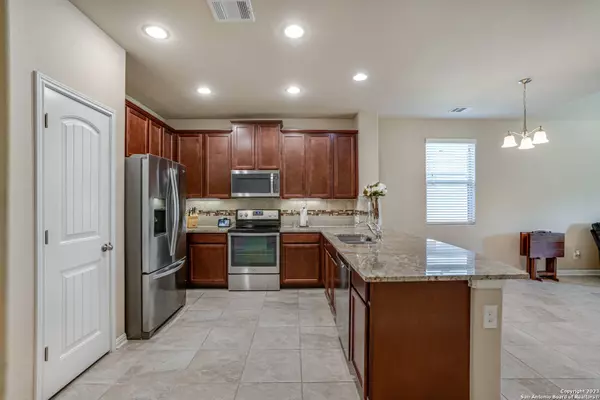 9835 RED IRON CRK, Converse, TX 78109-1067