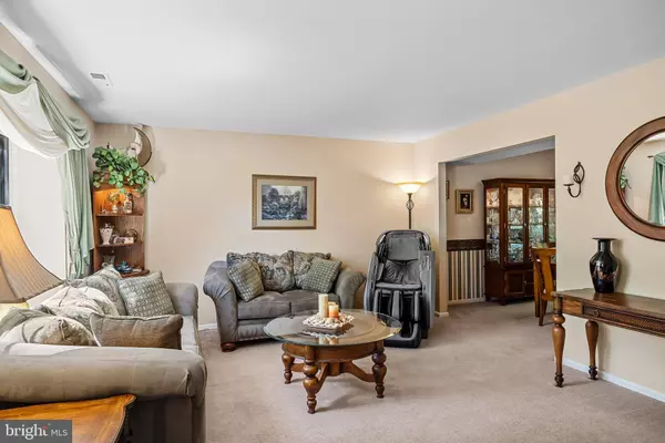 33 SHEFFIELD LN, Mount Laurel, NJ 08054