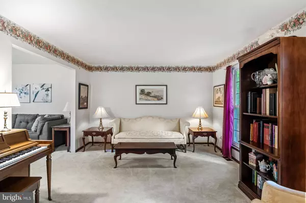 8 OLDE TOWNE CT, Medford, NJ 08055