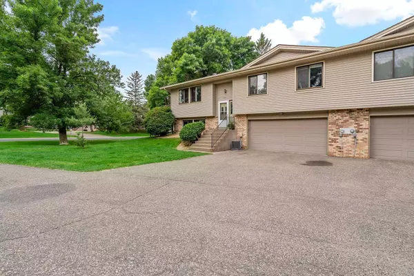 921 Lawnview AVE, Shoreview, MN 55126