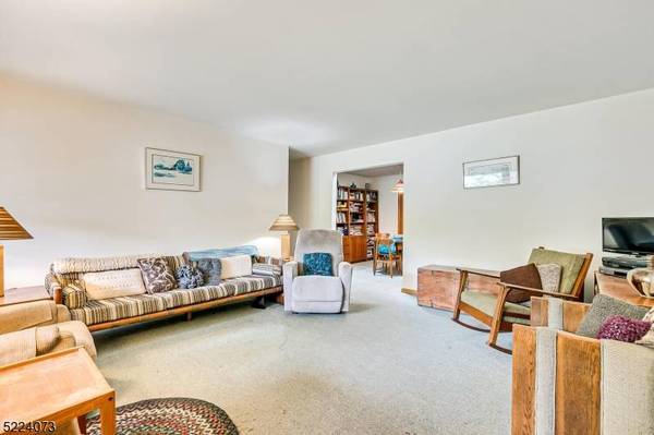 398 Waltham Ave, Metuchen Boro, NJ 08840