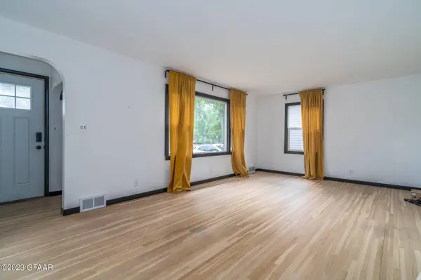 2010 2ND Avenue N, Grand Forks, ND 58203