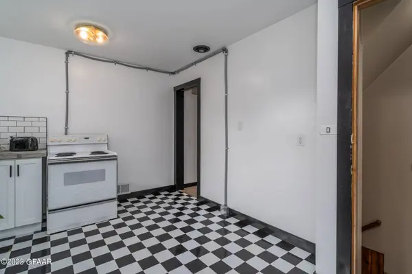 2010 2ND Avenue N, Grand Forks, ND 58203