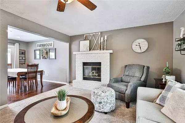 316 SE Bent Tree DR, Blue Springs, MO 64014