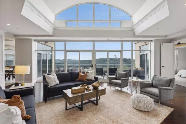 8301 Creekside CIR #930, Bloomington, MN 55437