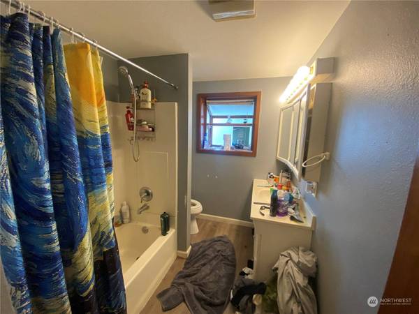 214 SW 115th ST S, Seattle, WA 98146