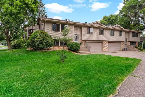 921 Lawnview AVE, Shoreview, MN 55126