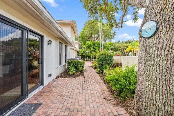 461 Coral Cove DR, Juno Beach, FL 33408