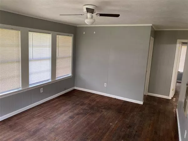 408 S Texana ST, Hallettsville, TX 77964