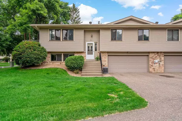 921 Lawnview AVE, Shoreview, MN 55126