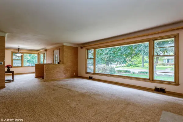 1347 Shryer AVE W, Roseville, MN 55113