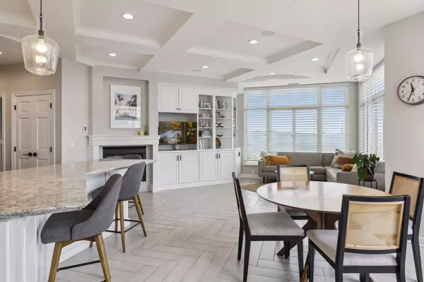 8301 Creekside CIR #930, Bloomington, MN 55437