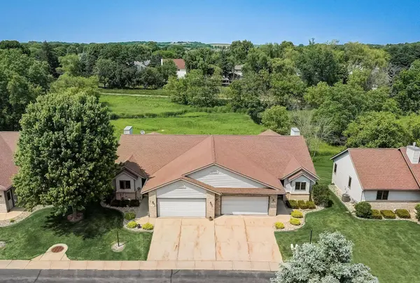 29 Village Homes Dr, Waunakee, WI 53597