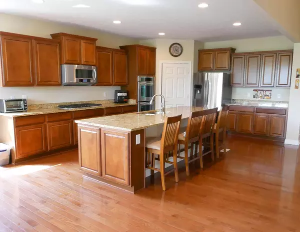 8952 Heatherstone PL, Zionsville, IN 46077