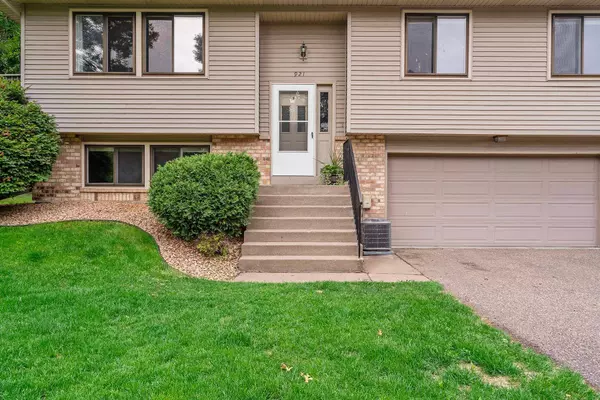 921 Lawnview AVE, Shoreview, MN 55126