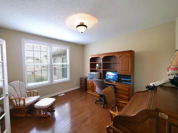 8952 Heatherstone PL, Zionsville, IN 46077