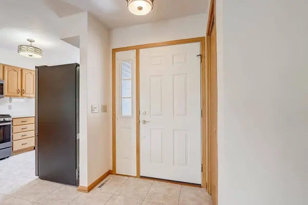 29 Village Homes Dr, Waunakee, WI 53597