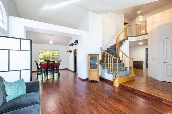 5076 Deerwood DR, Santa Rosa, CA 95403