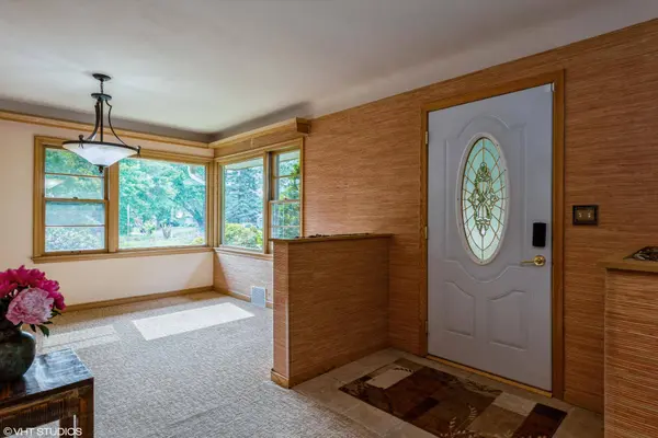 1347 Shryer AVE W, Roseville, MN 55113