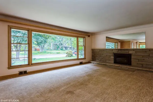 1347 Shryer AVE W, Roseville, MN 55113