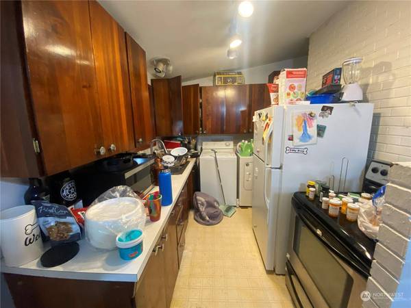 214 SW 115th ST S, Seattle, WA 98146