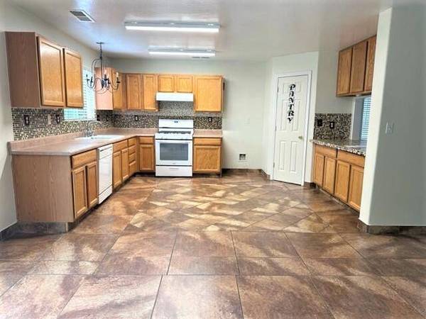 3405 S Irma Street, Visalia, CA 93292