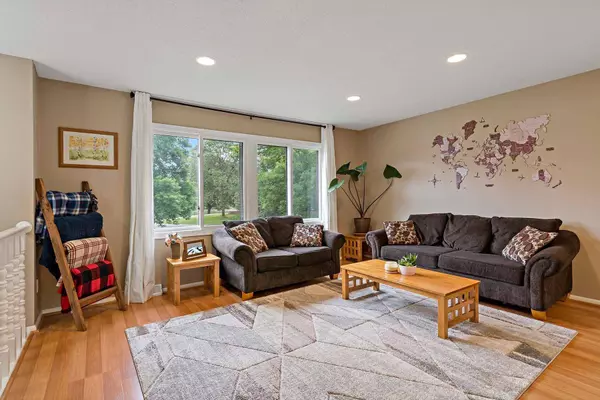 921 Lawnview AVE, Shoreview, MN 55126