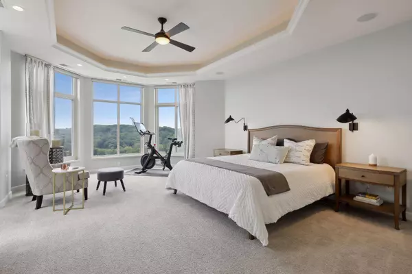 8301 Creekside CIR #930, Bloomington, MN 55437