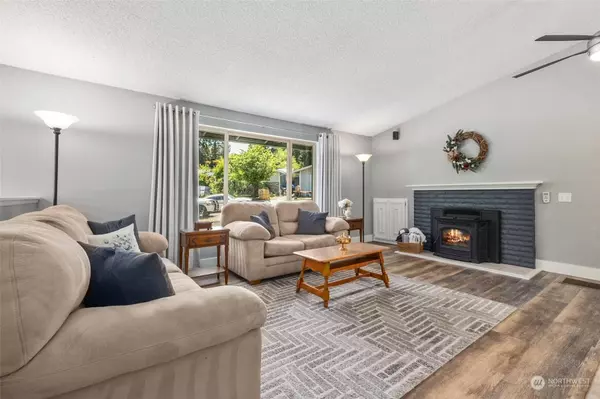 5601 78th ST E, Puyallup, WA 98371