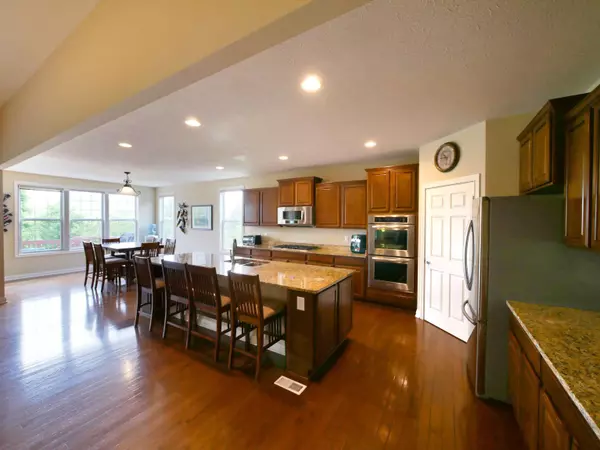 8952 Heatherstone PL, Zionsville, IN 46077