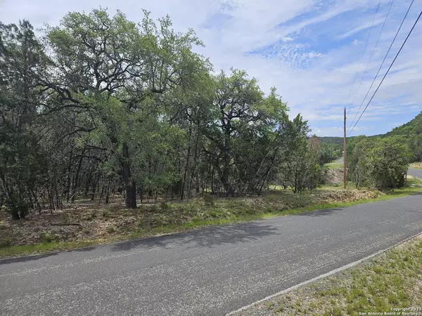 605 BUSHWHACK RD, Kerrville, TX 78028