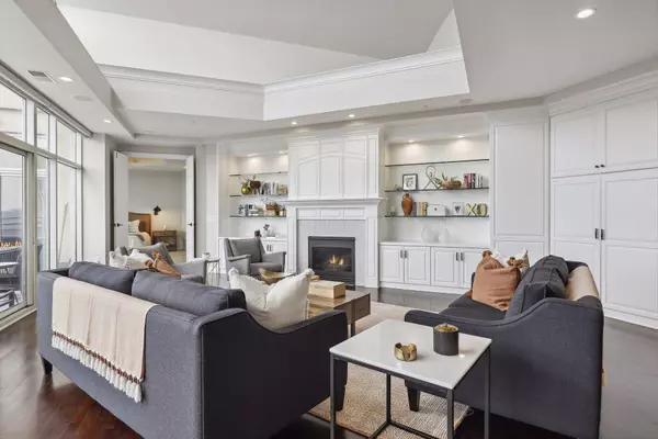 8301 Creekside CIR #930, Bloomington, MN 55437