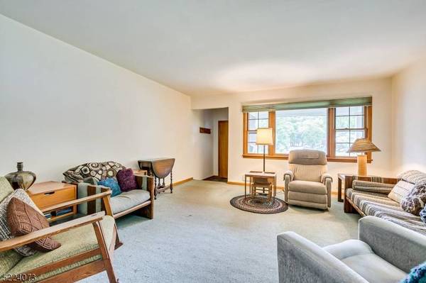 398 Waltham Ave, Metuchen Boro, NJ 08840