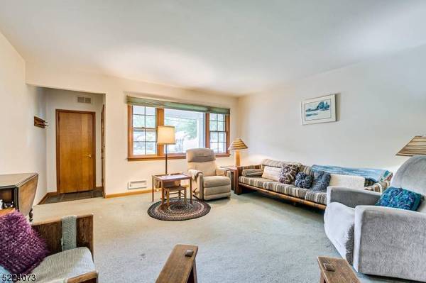 398 Waltham Ave, Metuchen Boro, NJ 08840