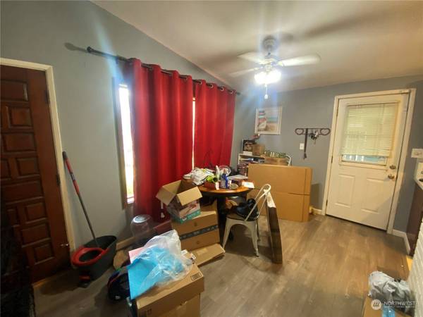 214 SW 115th ST S, Seattle, WA 98146