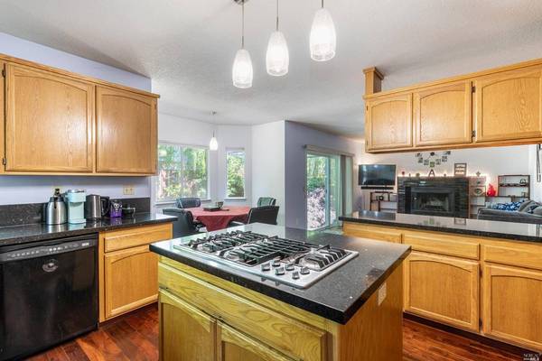 5076 Deerwood DR, Santa Rosa, CA 95403