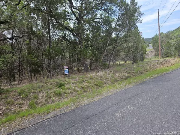 605 BUSHWHACK RD, Kerrville, TX 78028