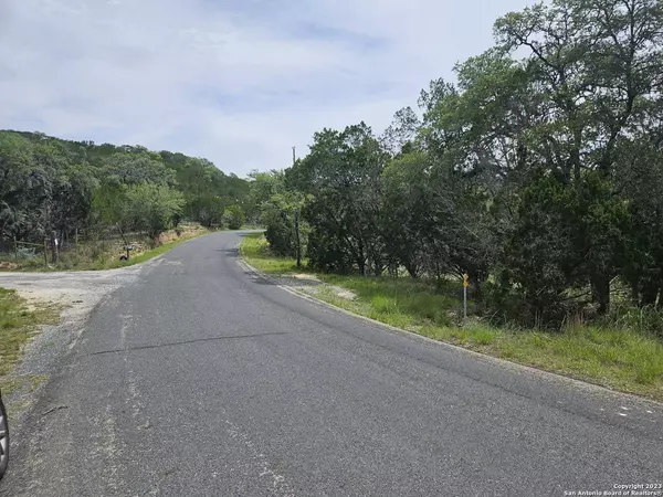605 BUSHWHACK RD, Kerrville, TX 78028