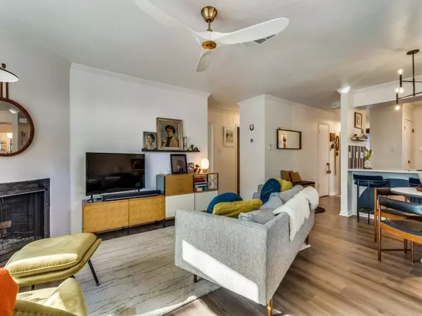 2215 Post RD #1014, Austin, TX 78704