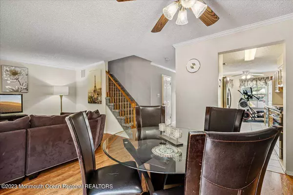 21 Seabreeze Square, Freehold, NJ 07728