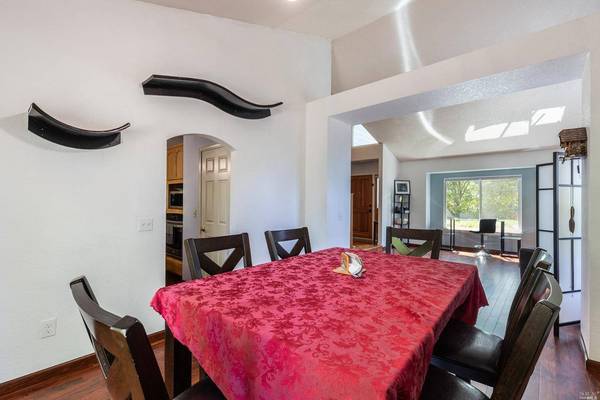 5076 Deerwood DR, Santa Rosa, CA 95403