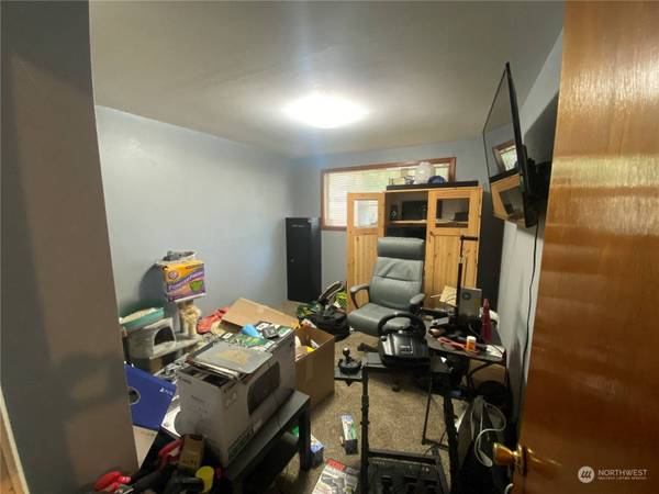 214 SW 115th ST S, Seattle, WA 98146