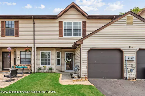 21 Seabreeze Square, Freehold, NJ 07728