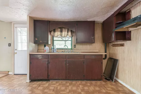 9251 Noland Rd, Pekin, IN 47165